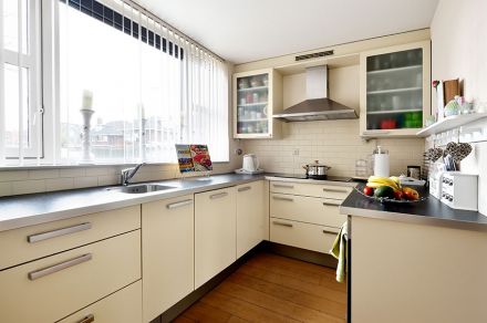 gluren bij de buren melanie